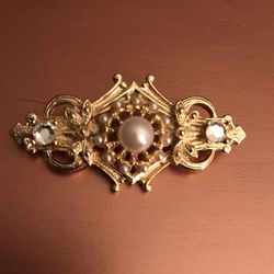 Gold Tone Rhinestones  Pearls  Brooch 