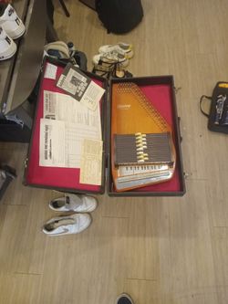Vintage Autoharp. 1975