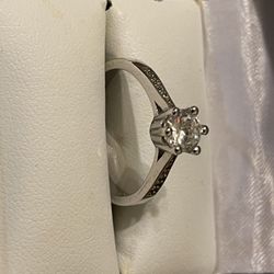 925 Sterling Silver Engagement Ring Size 8