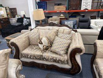 Nice y Bonitos Victorian sofas set Disponibles // in Stock