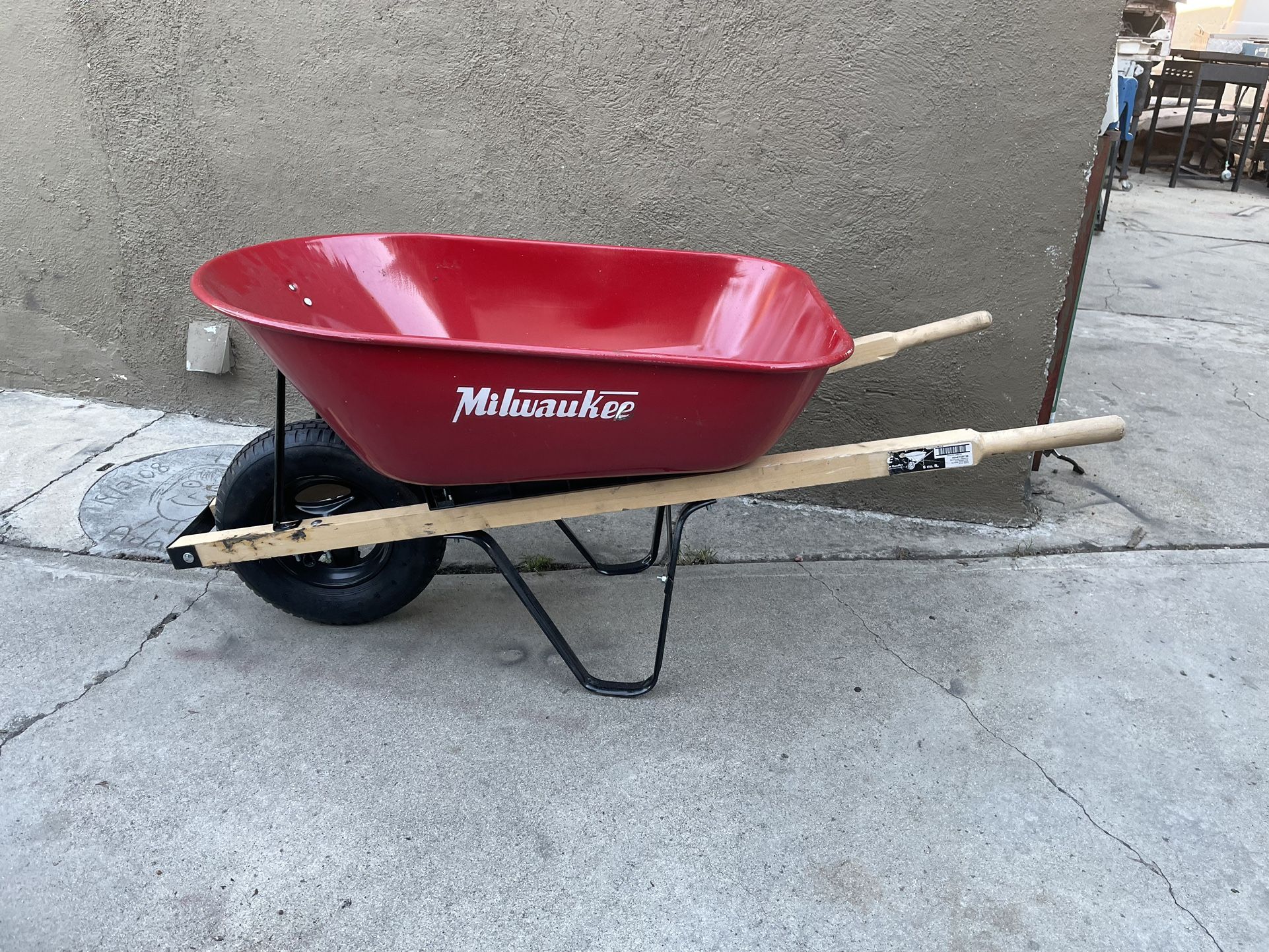 Carretilla Milwaukee Nueva 