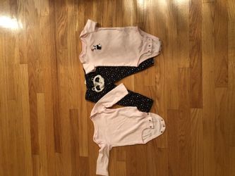 Carters panda 3 piece set. One long-sleeved, one short sleeved, & interchangeable pants. Size 18 months.