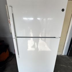 Ge Refrigerator 32.5"width Year 2024