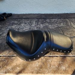 Kawasaki Vulcan 900 OEM Seat