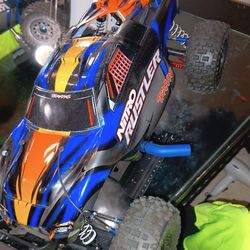 RC Traxxas Nitro Rustler 2.5