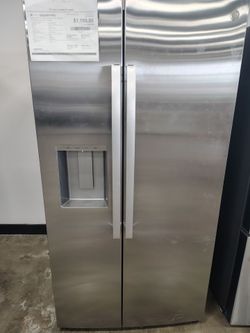 GE GSS28NYYFS Side-by-Side Refrigerator