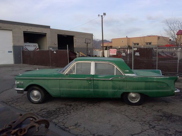 1961 mercury comet 4 door