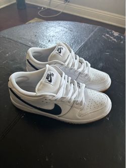 NIKE SB Dunk Low size 8.5 white/black gum bottom
