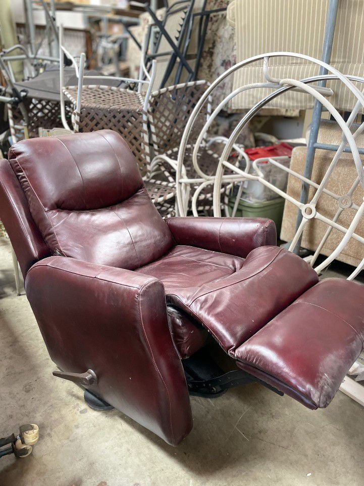 Genuine Leather Rocker Standard Recliner By Southern Motion
