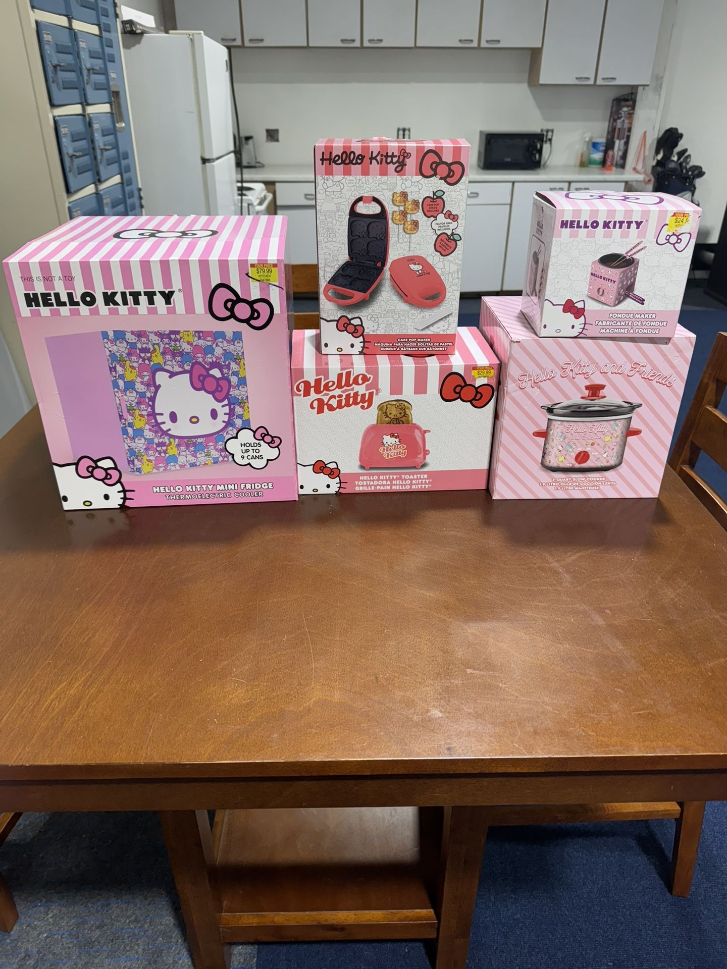 New Hello Kitty Mini Fridge,Toaster, Waffle, Chocolate 80.00 All