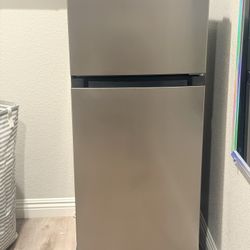 4.5cu. ft. 2-Door Mini Refrigerator in Platinum Steel with Freezer