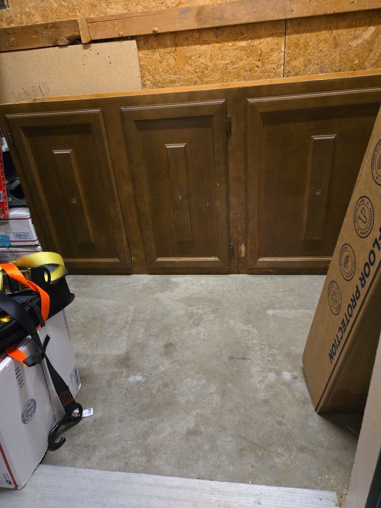 Sturdy Vintage/Retro Hanging Cabinet