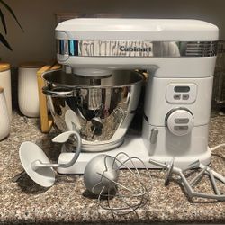New Cuisinart Stand Mixer Retail: $300