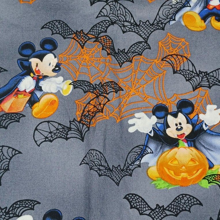 Halloween Disney Vampire Mickey Mouse Scrub Top Size Sm Bats Spider Webs Gray