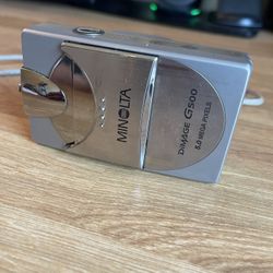 Minolta DiMAGE G500  Digital Point And Shoot Camera 