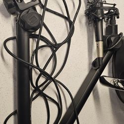 Shure SM58 XLR Microphone & Gator Frameworks Desk Boom Stand