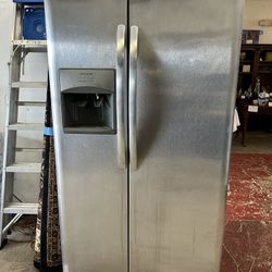 Frigidaire side-by-side Refrigerator