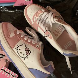 HELLO KITTY SHOES