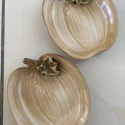 pumpkin 🎃 decorating little plates 
