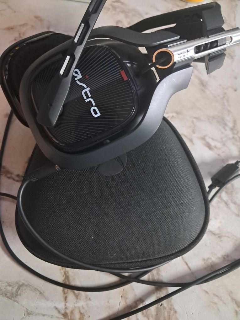 Series Elite 2 Controller And Astro HeadSet