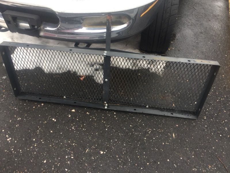 Hitch cargo carrier