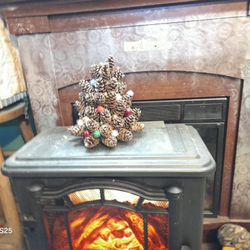 Mini Pinecone Trees Decorations 