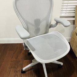 Herman Miller Aeron Remastered Size C fully loaded SL fit in Mineral color in outstanding condition