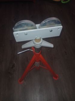 RIDGID Pipe Stand with Roller Head