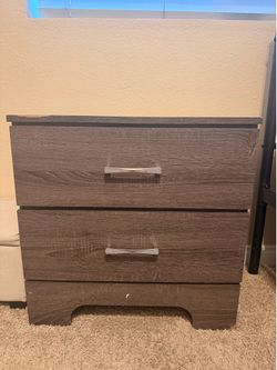 8 drawer dresser & 2 door nightstand