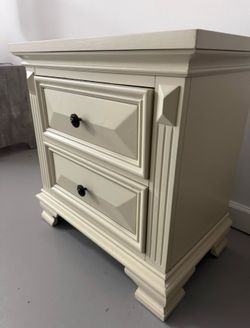 Antique White Luxury Nightstand (Solid Wood)