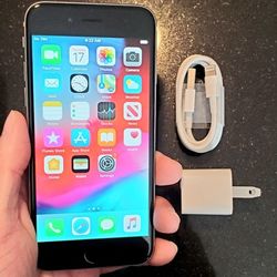 iPhone 6 - UNLOCKED - Like New 