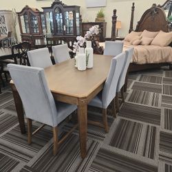 DINING TABLE 7 PCS FLOOR MODEL
