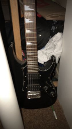 Gio Ibanez electric guitar comes with aux cord and mini amp