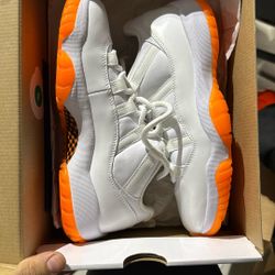 Air Jordan 11 Low Wms Size 8