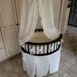 Oval Round Wood Bassinette And Bedding