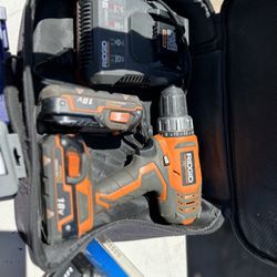 Rigid 18 V power tool battery with battery charger and case