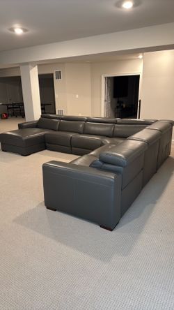 Macy Leather sectional 6 pc Sofa set