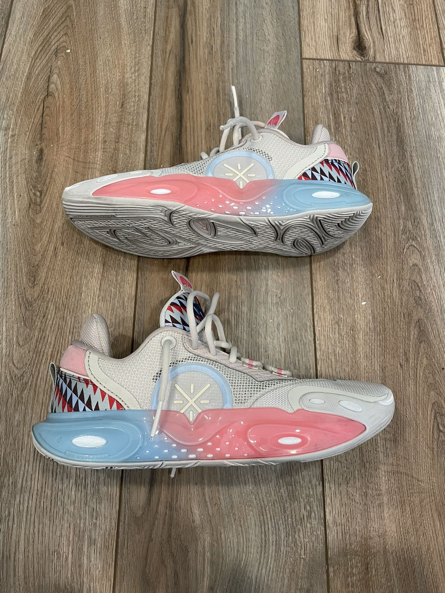 Size 9 - Li-Ning/ Way Of Wade All City 12