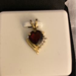 New Listing Beautiful 10kt Gold Pendant Garnet / Diamond 