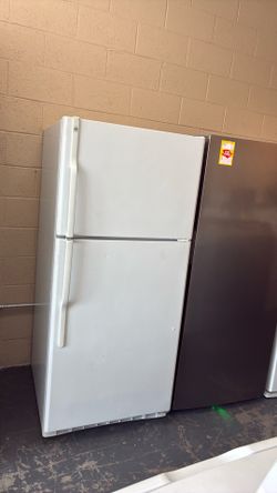 Nice like new GE refrigerator