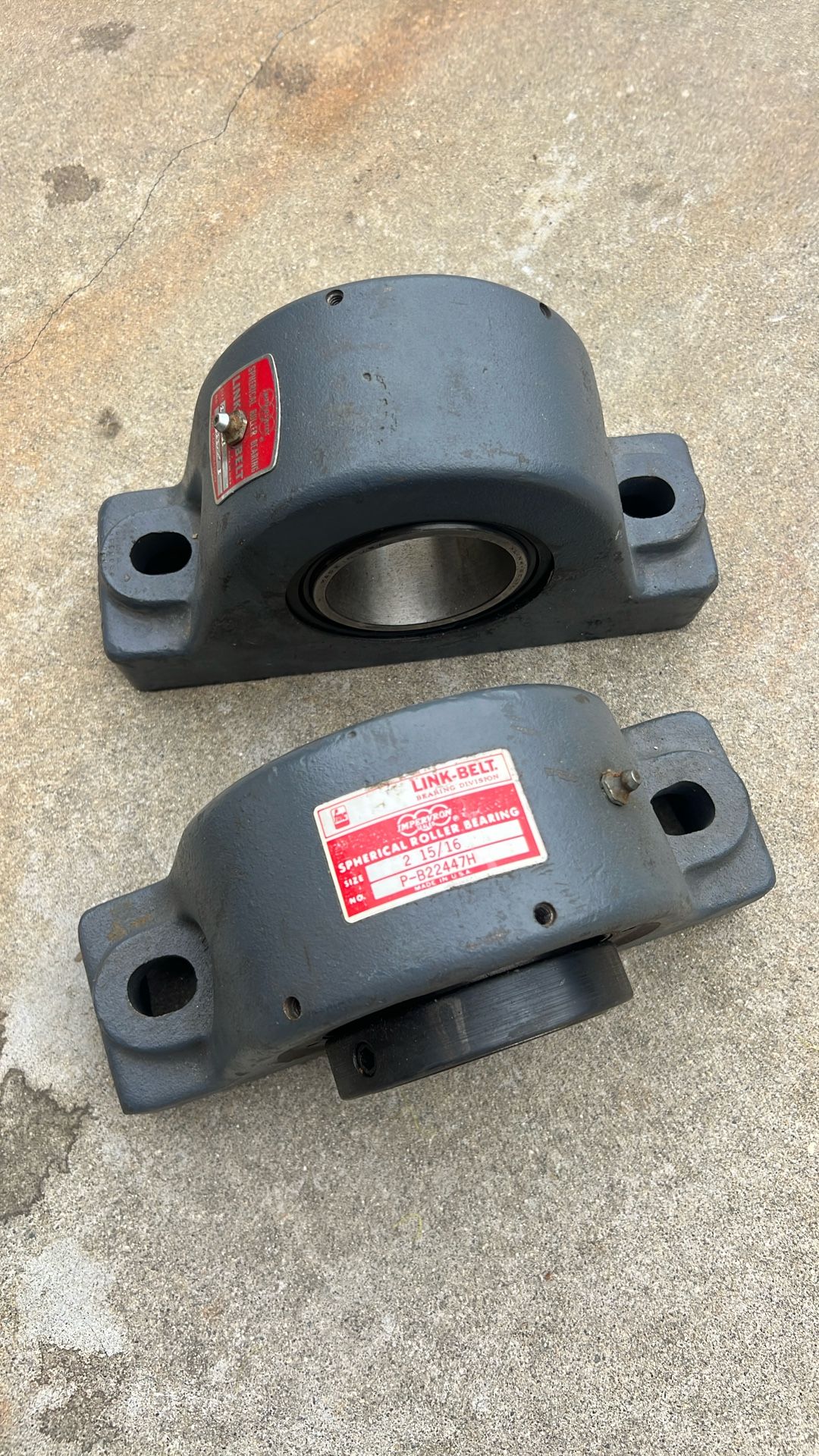 New. 2 Unit SPHERICAL ROLLER BEATING 
