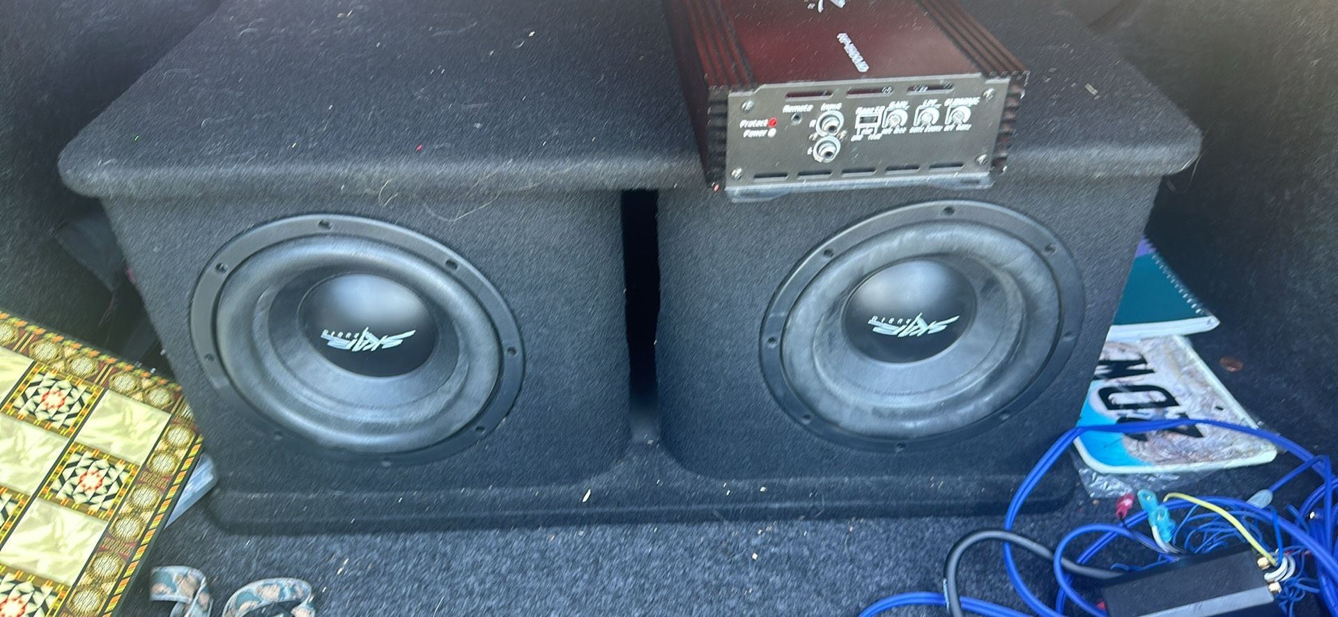 Skar Dual 8” Subwoofer w/Amp And Accessory Wires