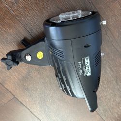 Fovitec StudioPro F121-100 Strobe Light + Softbox 100w