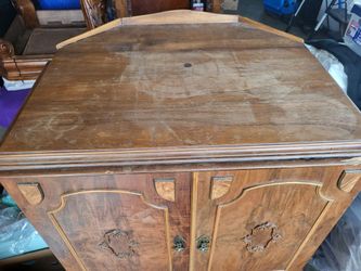 Corner cabinet