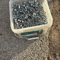 Roofing Nails 1 1/2”