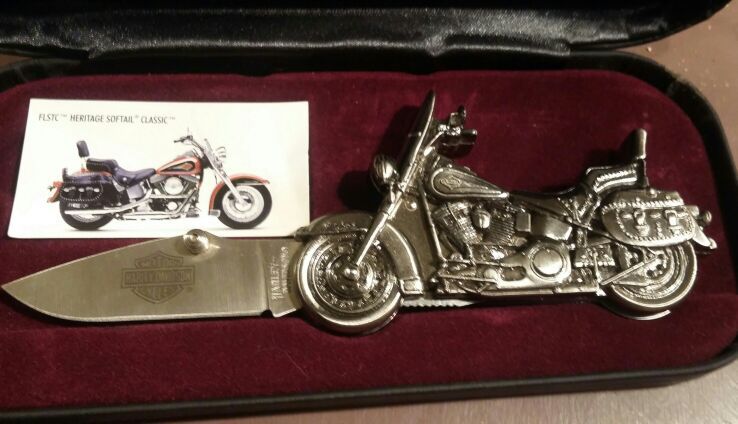 1998 Harley-Davidson collectors Heritage Softail motorcycle knife