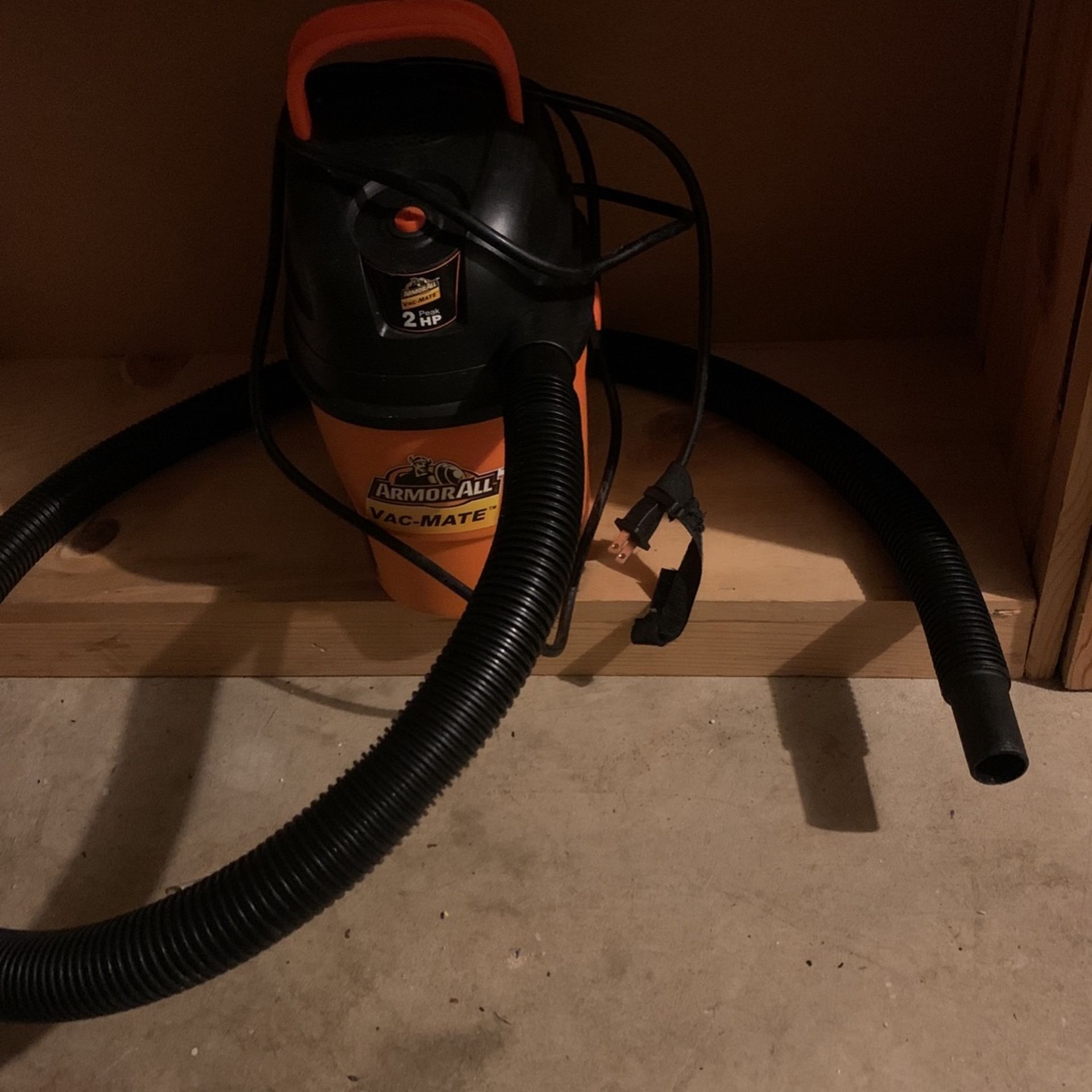 5 Gallon Small Armor Car Vac