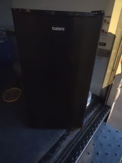 Galanz Mini fridge