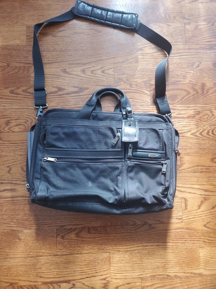 Tumi Expandable Weekender / Go Bag Black Briefcase black