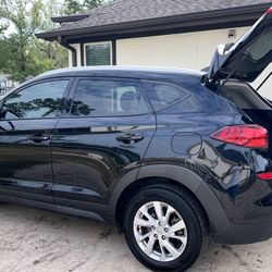 2020 Hyundai Tucson 2.0L FWD - Clean Title